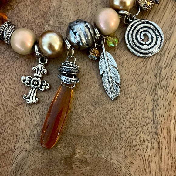 Beaded neutral tone charm bracelet - Picture 3 of 5